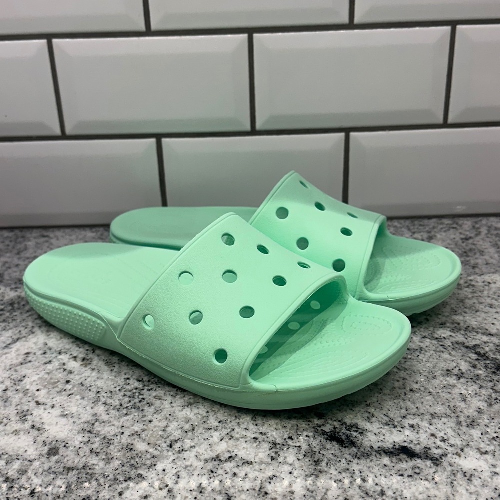 Crocs Womens Size 8 Classic Slide Mint Green Lightweight Comfort Beach Sandal